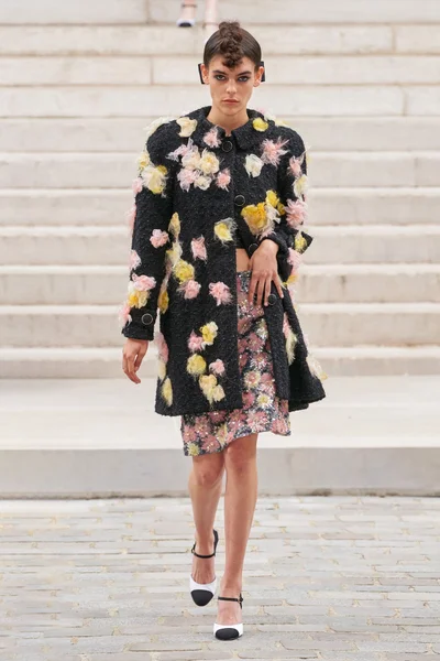 Look 15